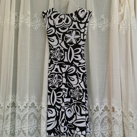 Dress - Picture 5 of 5